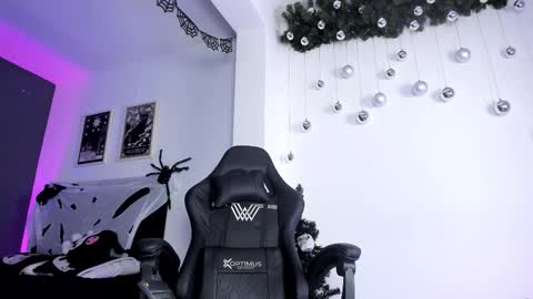 Raven Witch online show from 4, 12, 2025