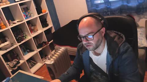 ravingr3d3 online show from 27, 2, 2025