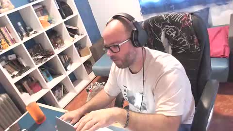 ravingr3d3 online show from 17, 9, 2025