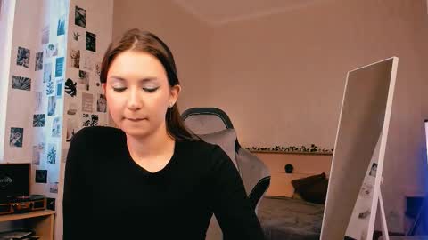 Alia Mereyn online show from 3, 10, 2025