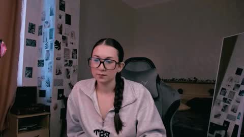 Alia Mereyn online show from 5, 10, 2025