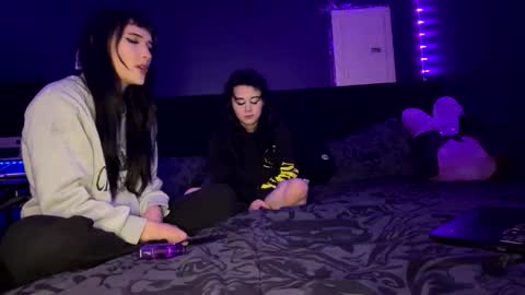 Ravyn and Nyx online show from 3, 12, 2025