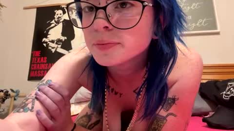 Snapshot of ravyn_xoxo chatting on 4, 11, 2025 Ravynn 3 online show from 4, 11, 2025