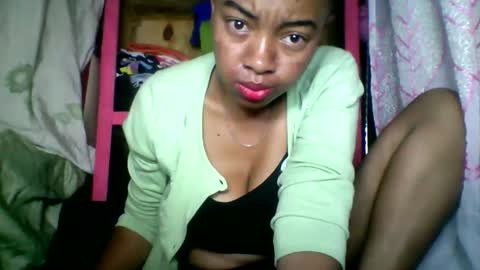Snapshot of rayana_69 chatting on 4, 5, 2026 rayana_69 online show from 4, 5, 2026