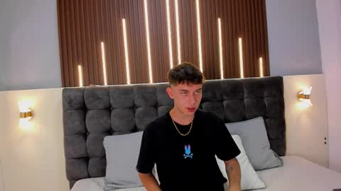 Snapshot of rayder_green chatting on 29, 11, 2025 YE online show from 29, 11, 2025