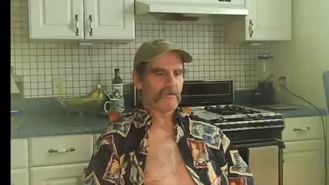 Snapshot of raylene4u2 chatting on 6, 7, 2026 Ray online show from 6, 7, 2026