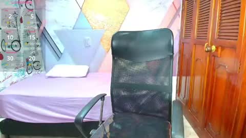 raylin_escobar online show from 9, 6, 2026
