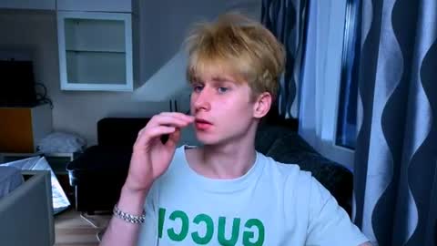 Snapshot of rayondovwson chatting on 21, 6, 2026 rayondovwson online show from 21, 6, 2026