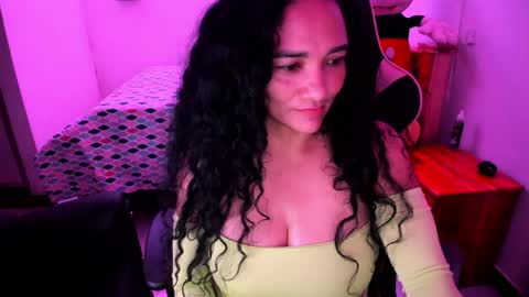 Snapshot of rayza_mature_ chatting on 6, 6, 2026 Danna online show from 6, 6, 2026
