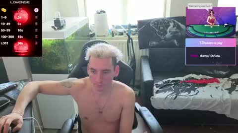 Snapshot of rayzel_white chatting on 11, 5, 2026 Rayzel White online show from 11, 5, 2026