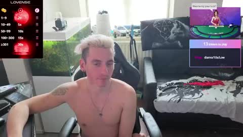 Snapshot of rayzel_white chatting on 11, 5, 2026 Rayzel White online show from 11, 5, 2026