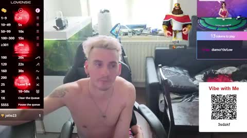 Snapshot of rayzel_white chatting on 16, 5, 2026 Rayzel White online show from 16, 5, 2026