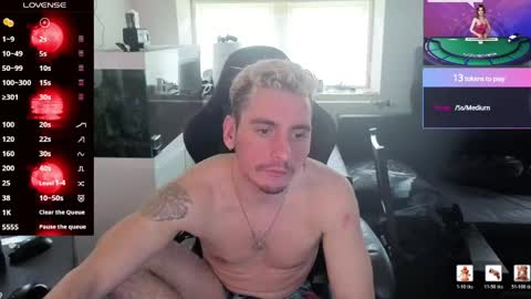 Snapshot of rayzel_white chatting on 6, 6, 2026 Rayzel White online show from 6, 6, 2026