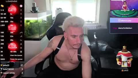 Snapshot of rayzel_white chatting on 9, 6, 2026 Rayzel White online show from 9, 6, 2026