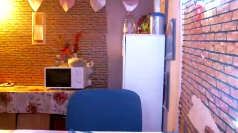 Snapshot of real_coupl3 chatting on 18, 4, 2026 real_coupl3 online show from 18, 4, 2026