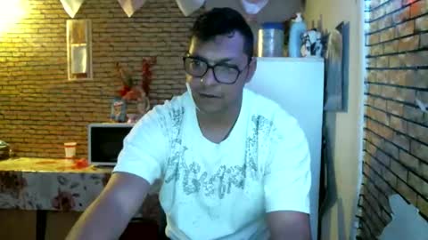 Snapshot of real_coupl3 chatting on 28, 4, 2026 real_coupl3 online show from 28, 4, 2026
