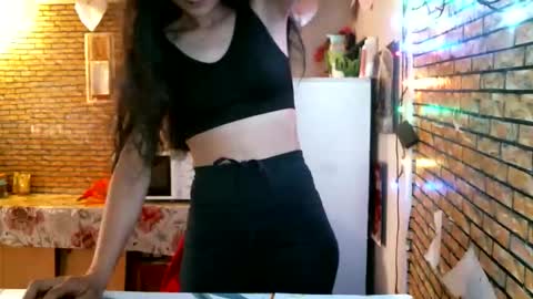 Snapshot of real_coupl3 chatting on 7, 5, 2026 real_coupl3 online show from 7, 5, 2026