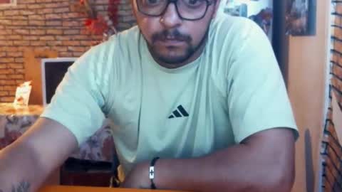 Snapshot of real_coupl3 chatting on 20, 5, 2026 real_coupl3 online show from 20, 5, 2026