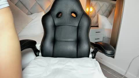 DONCELLA online show from 5, 2, 2026