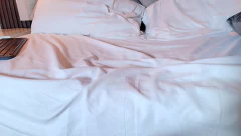 DONCELLA online show from 8, 3, 2026