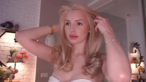 Snapshot of realcrystal chatting on 30, 4, 2026 Grace online show from 30, 4, 2026