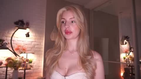 Snapshot of realcrystal chatting on 9, 5, 2026 Grace online show from 9, 5, 2026