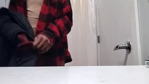 Snapshot of realdrewreynolds chatting on 1, 1, 2025 tranzGODess online show from 1, 1, 2025