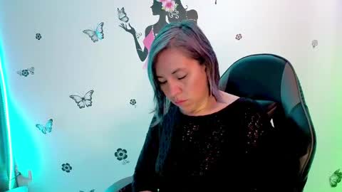 Rebbeca online show from 7, 4, 2026