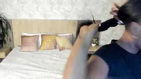 Snapshot of rebeca_cortez1 chatting on 25, 6, 2026 I invite you to my birthday on November 3th online show from 25, 6, 2026