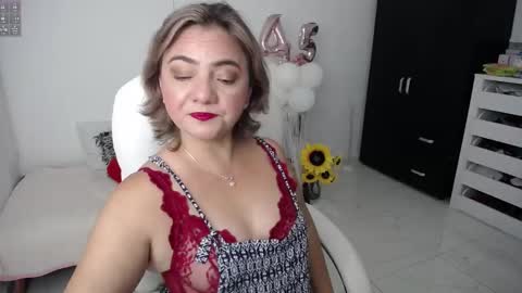 Snapshot of rebeca_milf chatting on 25, 1, 2025 REBECA online show from 25, 1, 2025