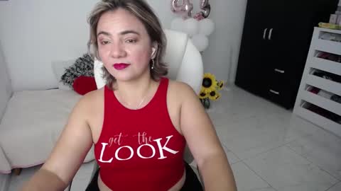 Snapshot of rebeca_milf chatting on 1, 2, 2025 REBECA online show from 1, 2, 2025