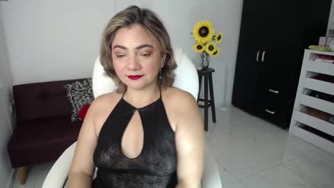 Snapshot of rebeca_milf chatting on 9, 2, 2025 REBECA online show from 9, 2, 2025