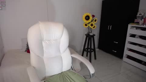 Snapshot of rebeca_milf chatting on 9, 3, 2025 REBECA online show from 9, 3, 2025