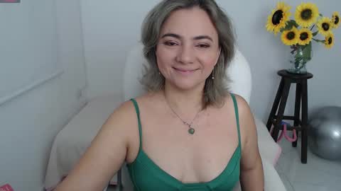 Snapshot of rebeca_milf chatting on 10, 9, 2025 REBECA online show from 10, 9, 2025