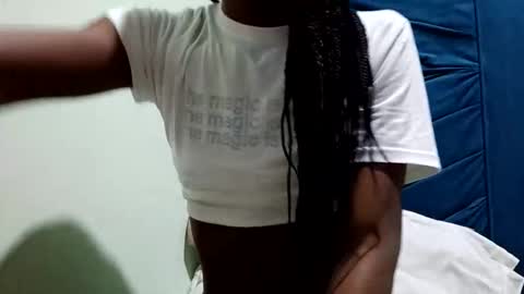 Snapshot of rebecca23278 chatting on 17, 5, 2026 Tu mami Rebecca online show from 17, 5, 2026