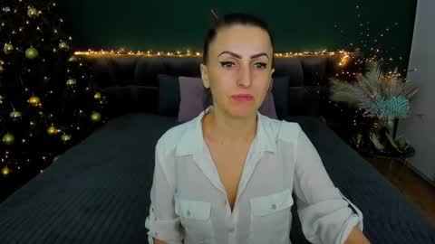 rebecca_diamonds online show from 5, 1, 2025