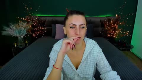 rebecca_diamonds online show from 6, 2, 2025