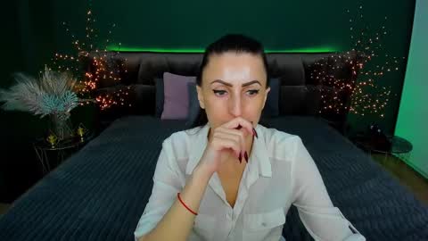 rebecca_diamonds online show from 11, 3, 2025