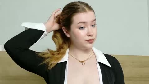 rebecca_lace online show from 18, 9, 2025