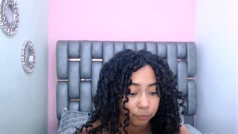 Snapshot of rebecca_mils chatting on 2, 2, 2025 R E B E C A online show from 2, 2, 2025