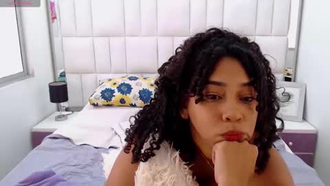 Snapshot of rebecca_mils chatting on 26, 2, 2025 R E B E C A online show from 26, 2, 2025