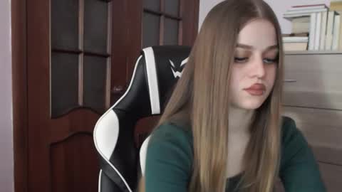 Snapshot of redhead_rabbit chatting on 21, 2, 2026 Lily online show from 21, 2, 2026