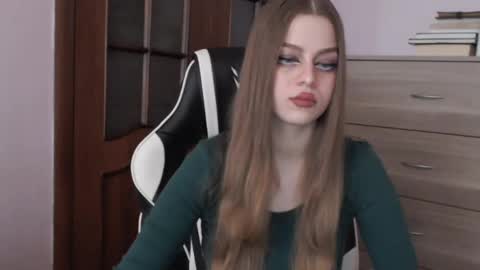 Lily online show from 15, 4, 2026