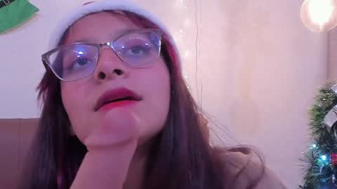 Snapshot of redmeloddy chatting on 17, 12, 2024 Meloddy online show from 17, 12, 2024