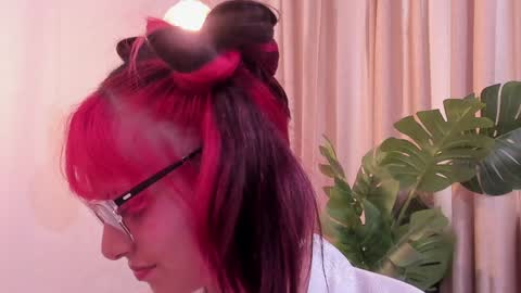 Snapshot of redmeloddy chatting on 4, 2, 2025 Meloddy online show from 4, 2, 2025