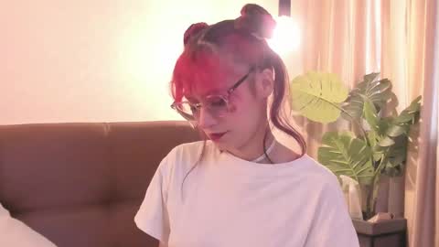 Snapshot of redmeloddy chatting on 6, 3, 2025 Meloddy online show from 6, 3, 2025