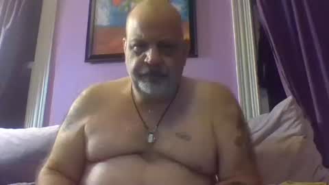 Snapshot of reggieroux chatting on 12, 10, 2025 reggie online show from 12, 10, 2025