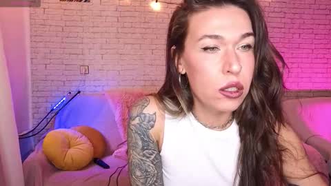 ReginaHawkinss online show from 20, 10, 2025