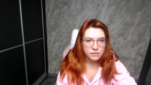 Snapshot of reginasmilee chatting on 4, 2, 2026 Regina online show from 4, 2, 2026