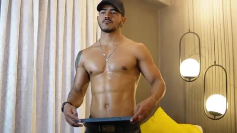Snapshot of reik_von chatting on 25, 4, 2026 Reik online show from 25, 4, 2026